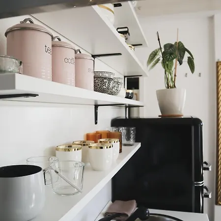 Urban Jungle - Free Parking Apartment *